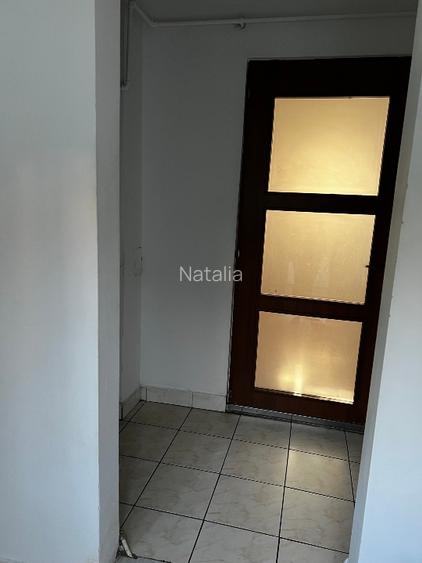 Închiriez casă curte Apărătorii Patriei - 8