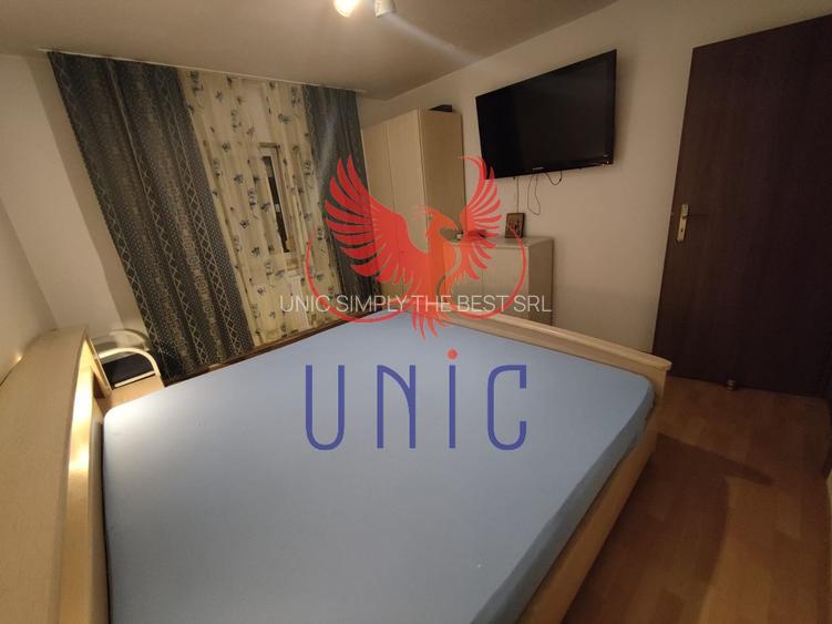 3 decomandate 1 Mai - 10