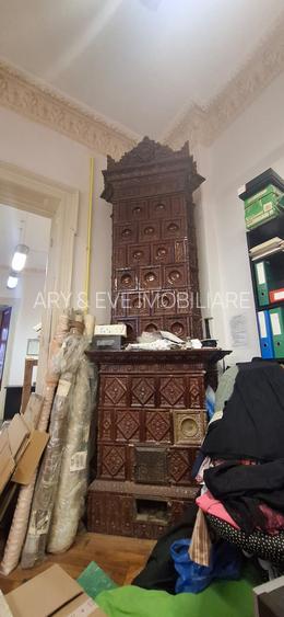 Noblețe Arhitecturală și Oază Verde: O Moștenire Vie cu Grădină Privată - 13