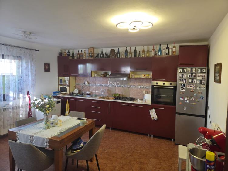 Casă spațioasă 160 mp, 4 dormitoare, subsol, anexe, foișor și teren 202 mp - 9