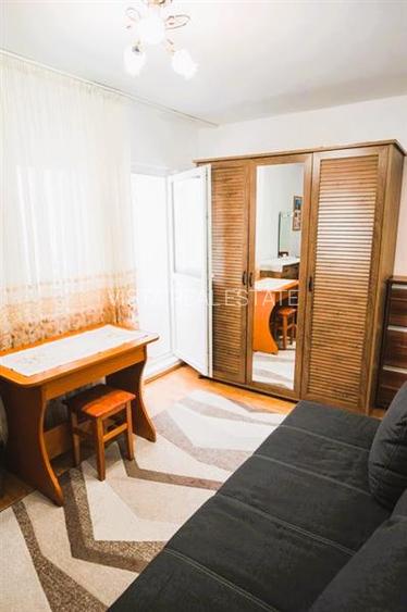 Garsoniera luminoasa, mobilata si utilata, etaj intermediar . Zona Tractorul, Co - 2