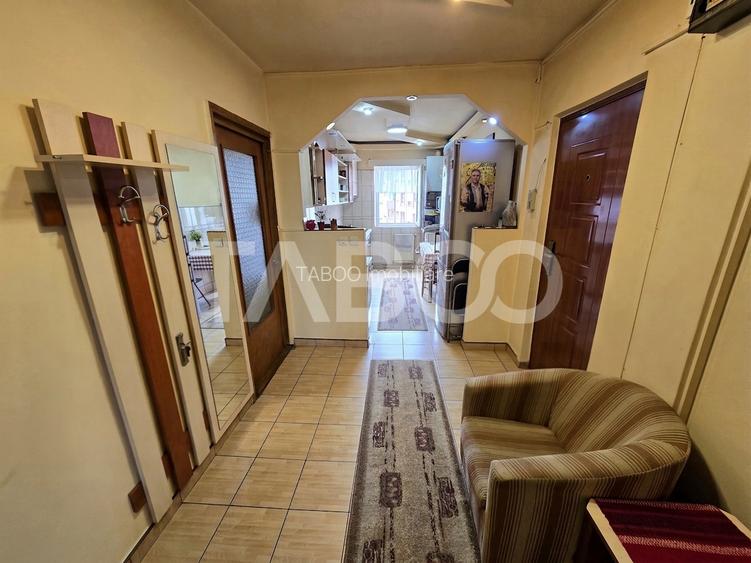 Apartament 3 camere decomandat 2 balcoane etaj 3 Central Sibiu - 11