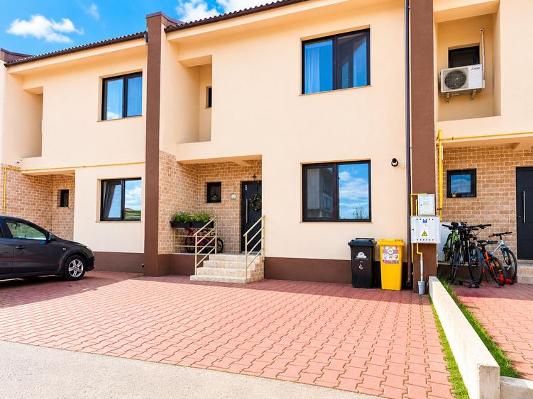 Palazu Mare Duplex Premium 4 Camere Mobilat și Utilat Curte 2 Parcări