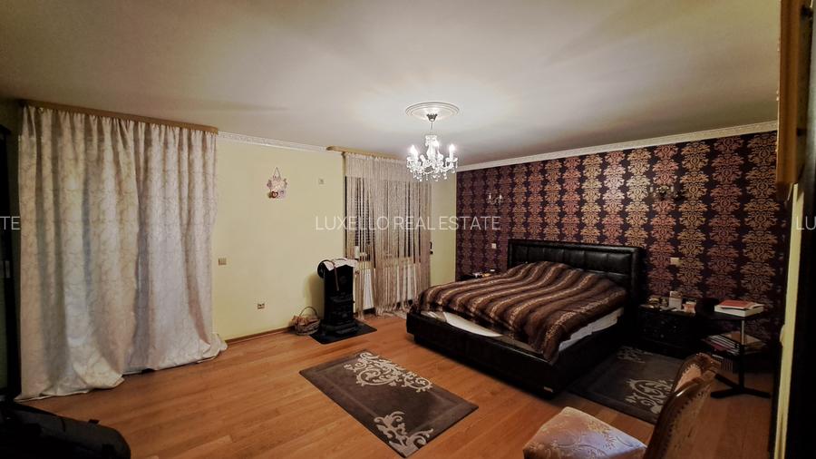 VILA INDIVIDUALA SUPERBA - CU TEREN GENEROS - AMPLASAMENT IDEAL - 40