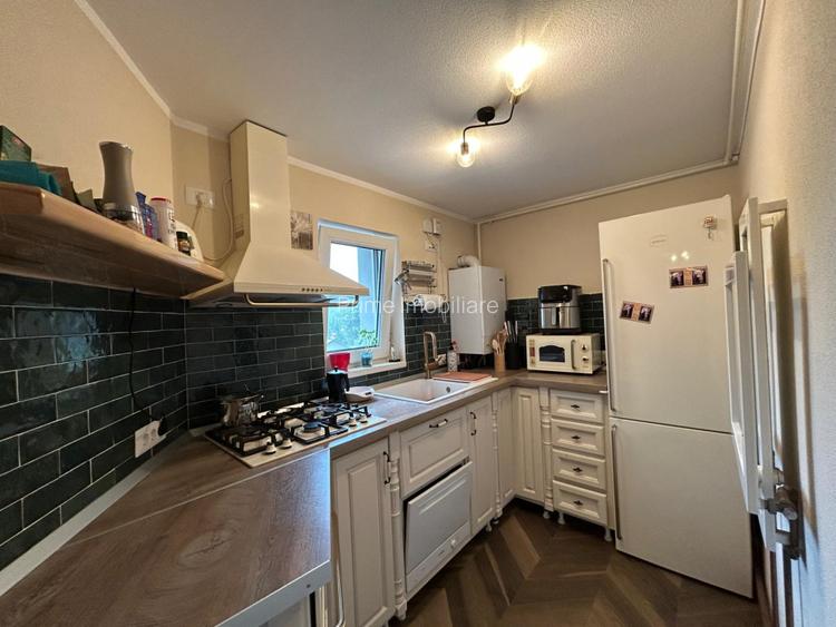 APARTAMENT - 3 camere 100 mp, etaj 1/4 + boxa si parcare - DE VANZARE - 7