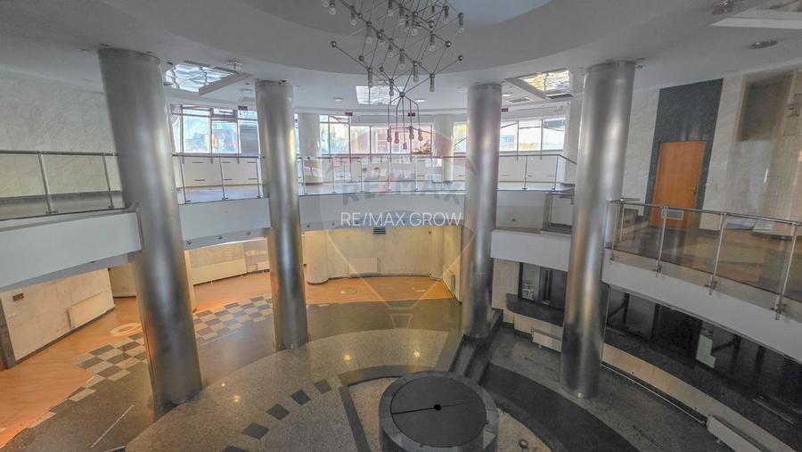 De inchiriat spatiu comercial ultracentral, Piata Revolutiei - Bacau - 6