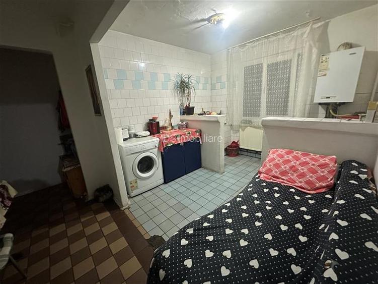 Confort 1 la etajul 2, model mare  cu centrală propie lingă Piața - 10