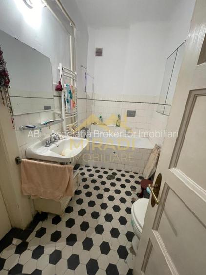 Vanzare apartament in vila 6 CAMERE compus din D P M din D P 1 M - 8