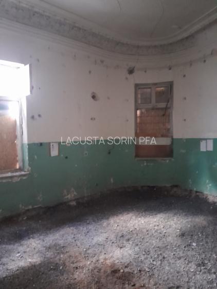 Unirii-Cartierul Evreiesc, singur curte, dubla deschidere, libera - 13