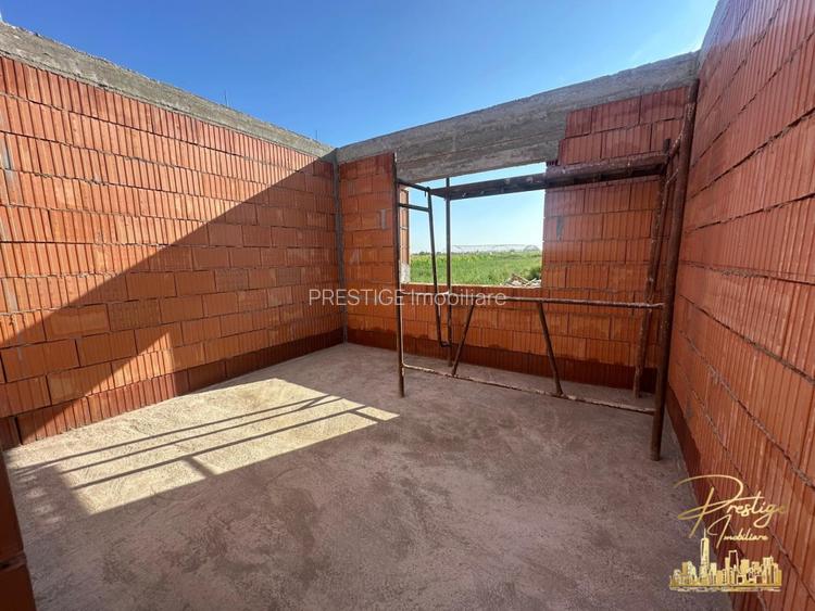 Casa la rosu si teren de 560 mp de vanzare in Tarian - Bihor  - 9