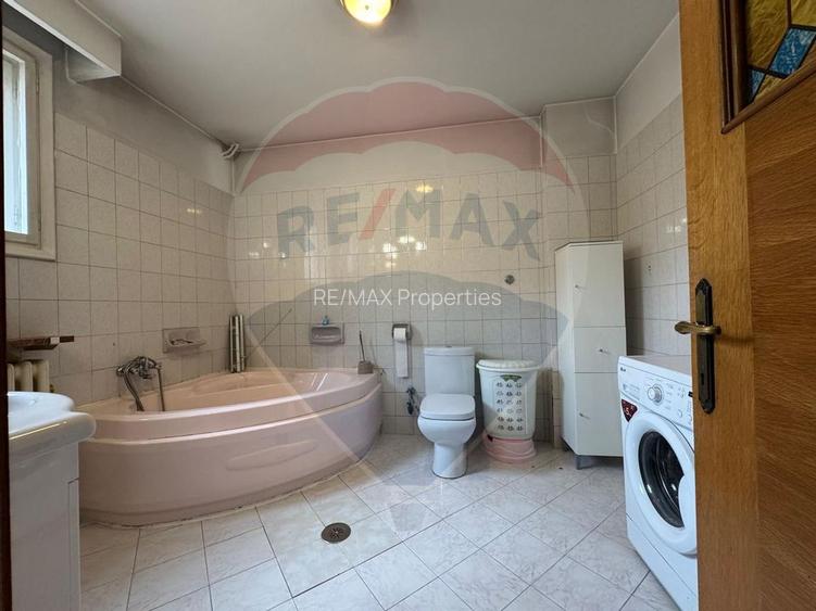 Casă / Vilă cu 8 camere de vânzare în zona Industriilor/Republica - 15