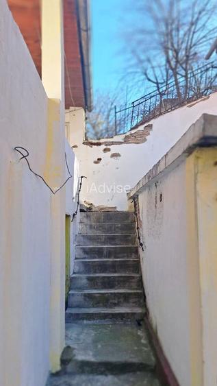 CASA CU TEREN GENEROS si acces pe doua fronturi - 5