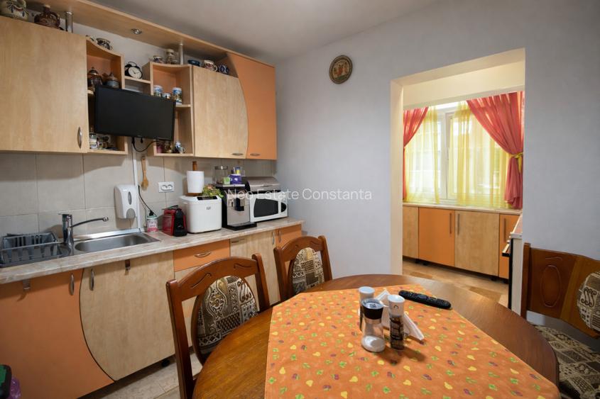 Apartament 3 camere | Decomandat | Etaj 2 | Parcare | zona Poarta 6 - 9