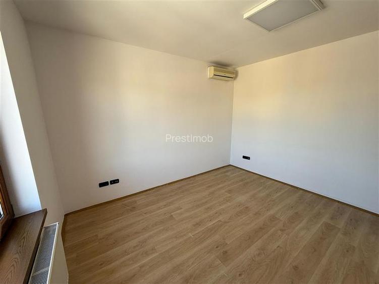 De inchiriat spatiu birouri, 10 birouri , 4 bai, garaj, 4 bai si teren 10 arii,S - 7