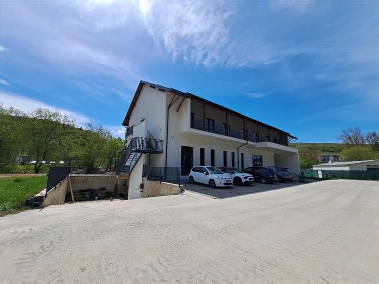 Cladire, D+P+E+Pod, 750 mp utili, situata in zona Roata Faget!