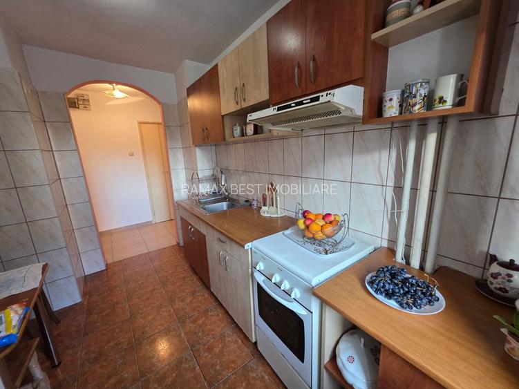 Piata Gorjului, 5 minute metrou, stradal pe Iuliu Maniu, vedere mixta, bloc 1979 - 17