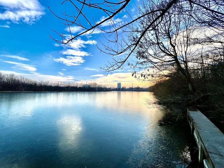 Teren 6000 mp pozitie deosebita lacul Baneasa adancime 140 m - 23