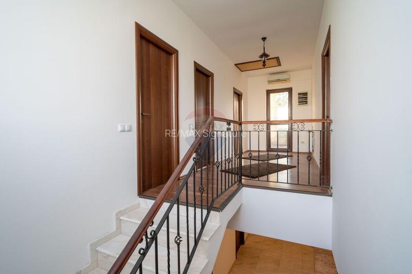 De vanzare casă  5 camere - 9