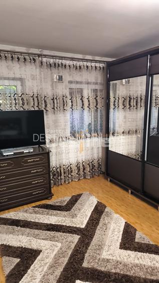 Casă P+E+M + corp secundar , 240 mp teren , 2 garaje , Metrou Bazilescu - 16