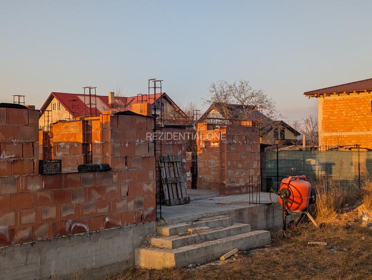 Teren 580m Șerbanesti cu casa in constructie  - 3