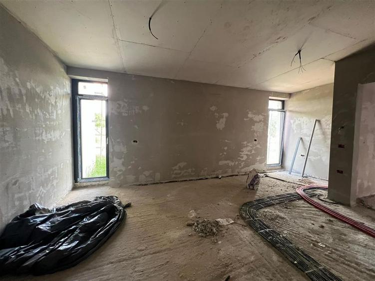 OPORTUNITATE! Casa cu 11 camere si 12 ari de teren