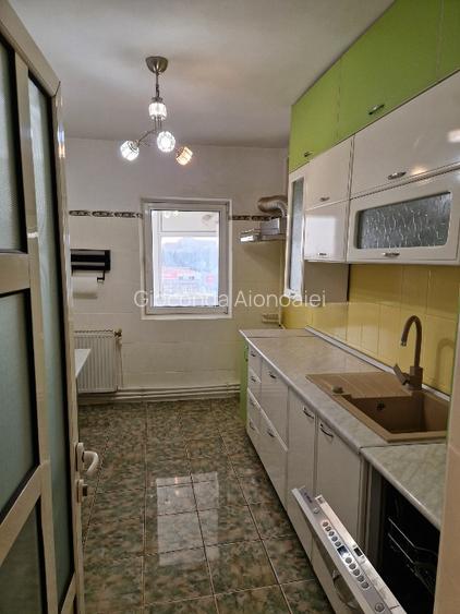 Apartament de vânzare cu 3 camere  - 8