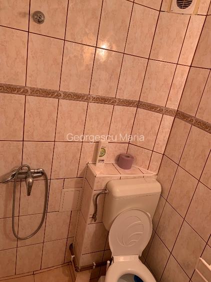 Închiriez 2 camere din care una la mansarda - conditii bune.    - 7