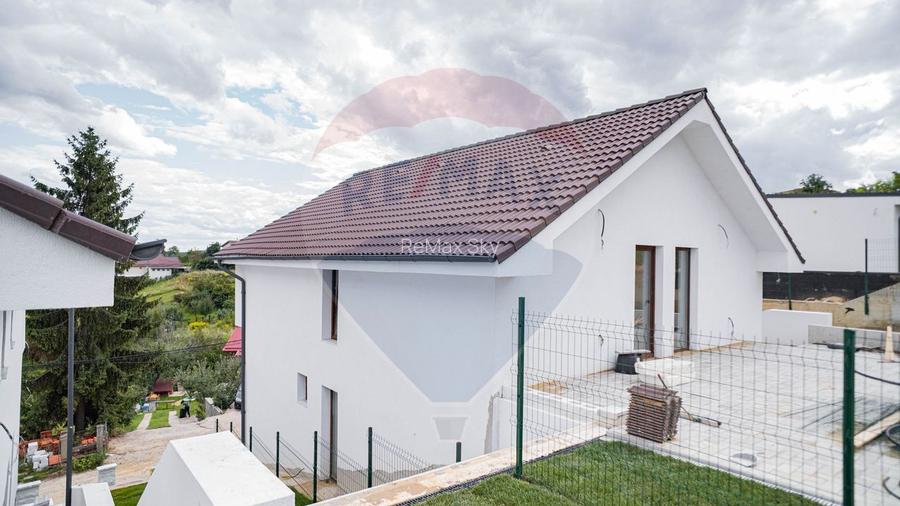 Casă / Vilă cu 4 camere de vânzare - 11