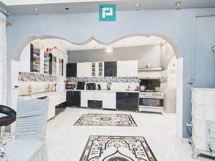 Două case, curte mare, lângă Castelul Corvinilor - 18