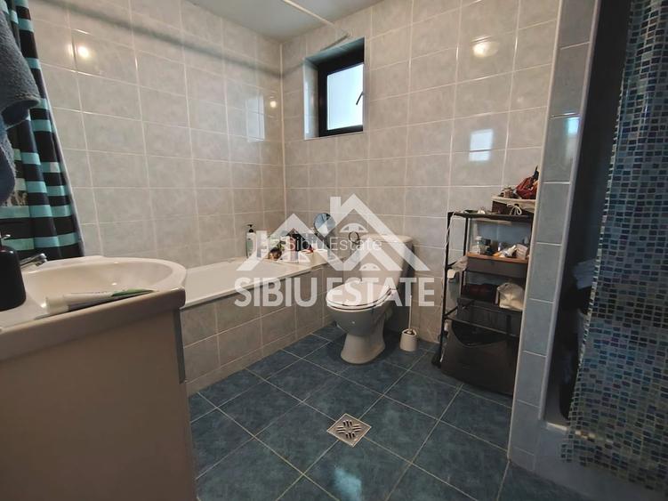 Casa de inchiriat Sibiu, 4 camere 2 bai - 8