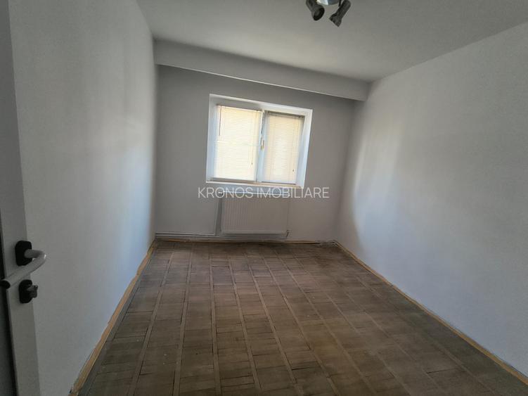 POARTA 6 APARTAMENT CU 3 CAMERE  LIBER GAZE 68 MP PRET 112000 EURO - 2