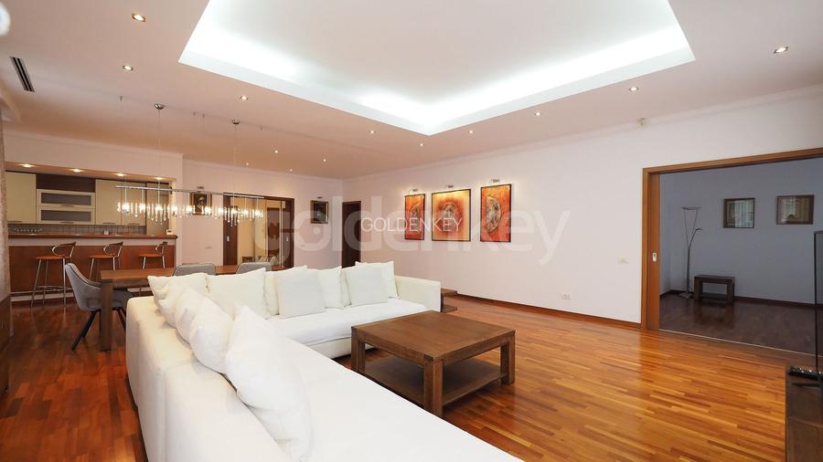 Apartament spatios cu 4 camere | mobilat | vedere libera | 2 garaje - 2