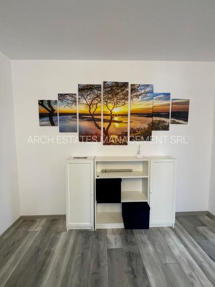 Piata Romana, Coloane, Metrou - 4