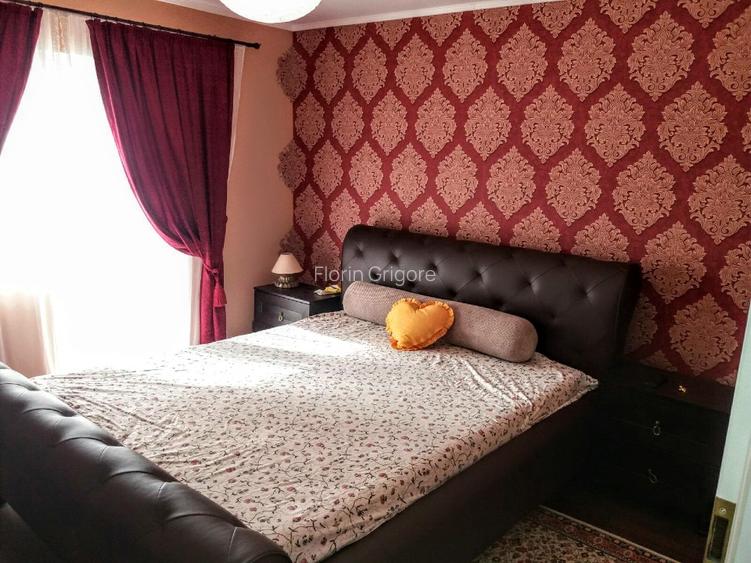 Proprietar vând apartament 3 camere , decomandat,renovat, zona Lipovei - 10