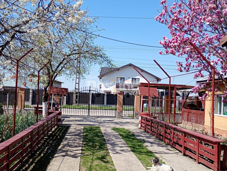 Imobil cu 2 constructii, anexe și 670 mp teren, utilități racordate, Bratasanca - 2