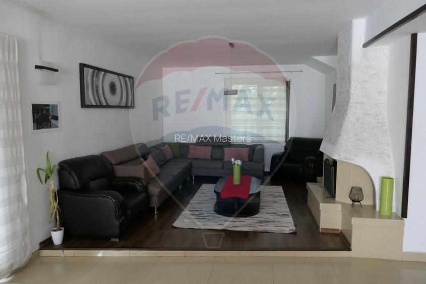 Vilă cu 10 camere de vânzare în zona Centrala - 5