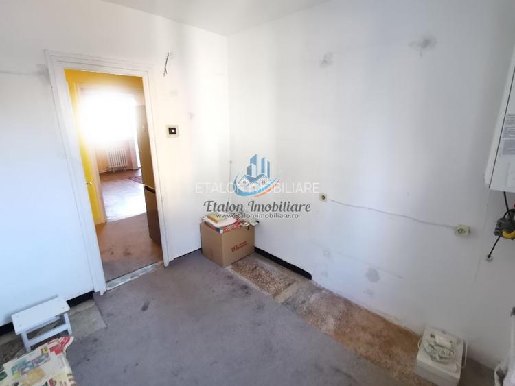 Apartament 3 camere, decomandat, etaj 1, zona centrala - 2