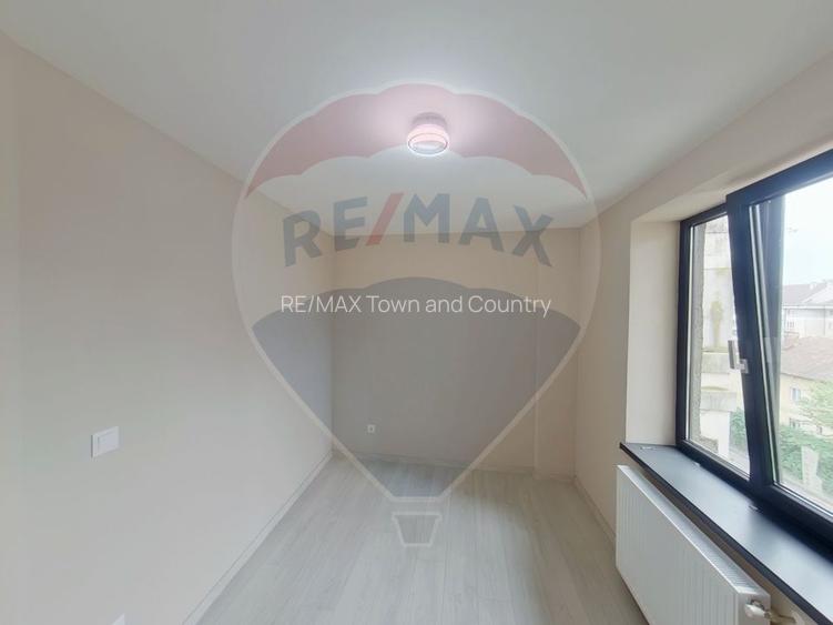 Apartament cu 4 camere de vanzare,  str. 1 Decembrie 1918 - 8