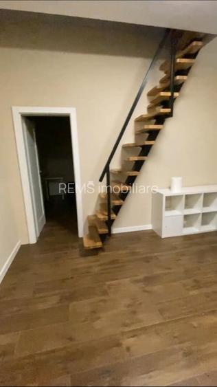 Casa de vanzare, formata din 2 apartamente, P-ta Abator - 12