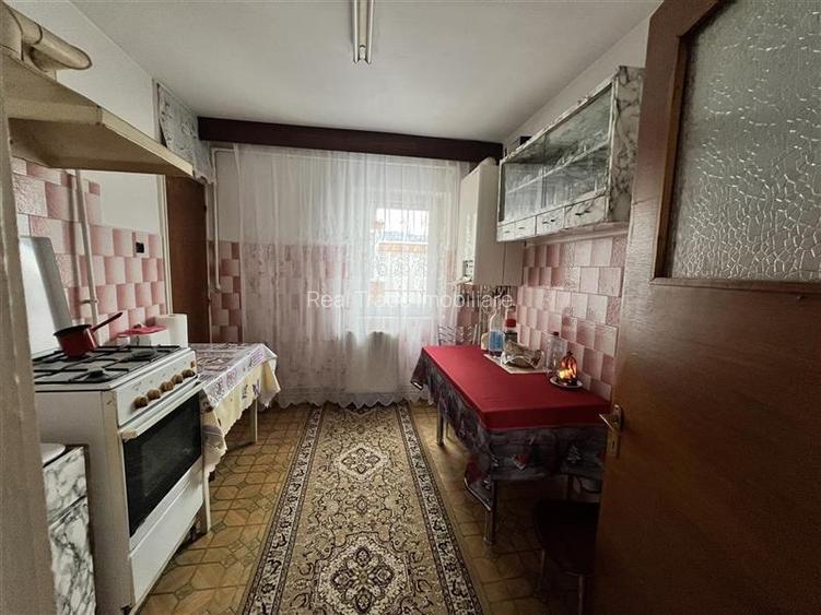 Apartament 3 camere decomandat Astra Carpatilor - 6