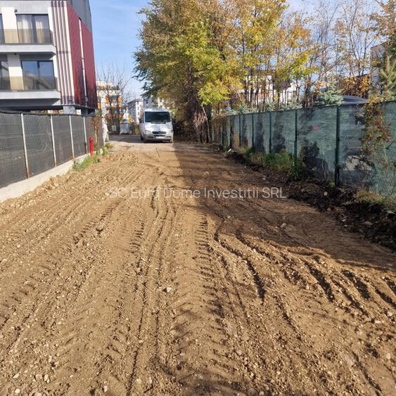 Parcela de teren intre constructii locuite Mall Coresi - 3