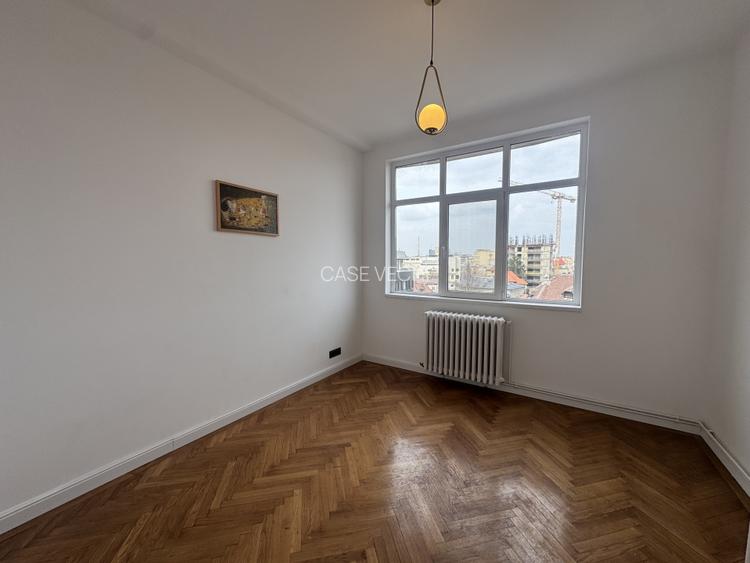 Bijuterie interbelică în centru - 9