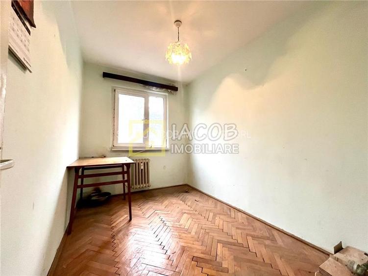 Apartament 3 camere, str. Stadionului, etaj 2 - 12