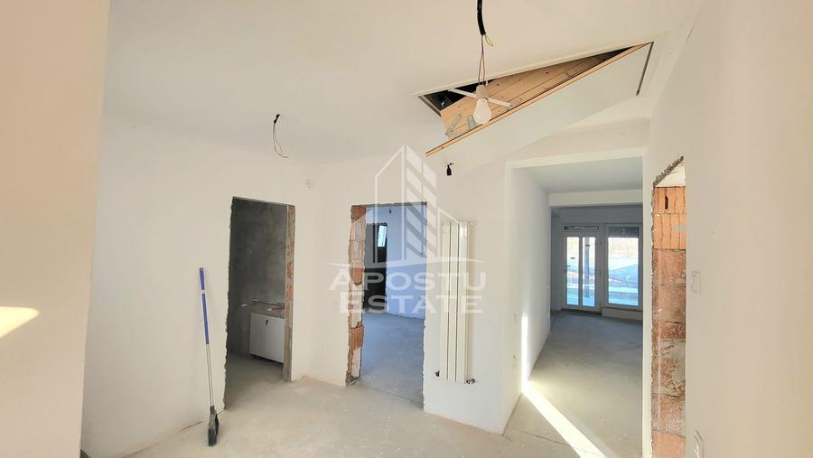 Jumatate de duplex nou cu 4 camere,Parta