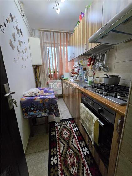 Etaj 1 - Mircea cel Batran - 2 camere model cu geam la baie - 7