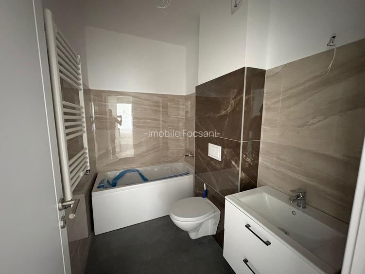 Apartament 3 camere - bloc nou - etaj 3/5 - 4