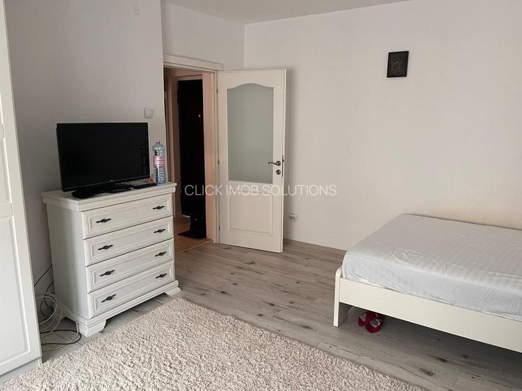 13 Septembrie Panduri, bloc mixt 1992, metrou Academia Militara - 14