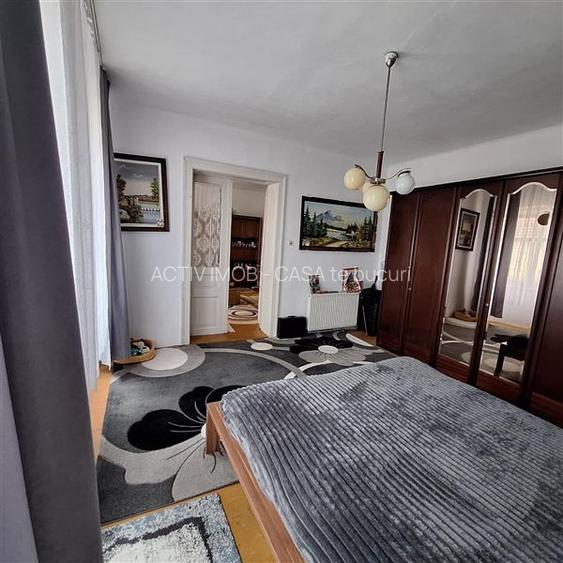 Bocsa Montana, Casa mare la strada principala - 11
