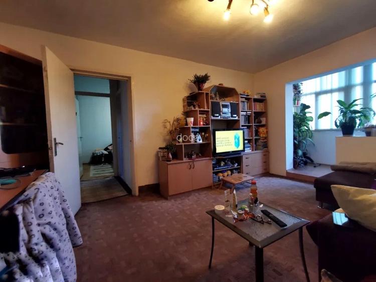 Vând apartament dambovita 3 camere  - 2