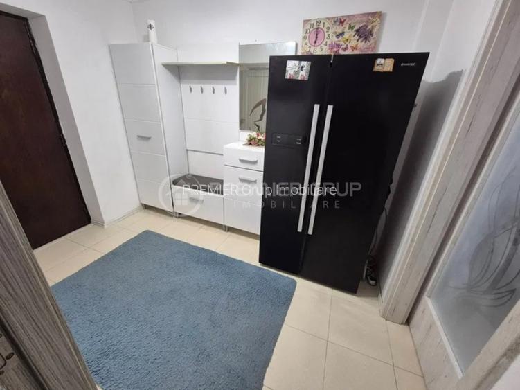 Langa scoli si magazine! Apartament 3 camere 60mp, Podu Ros, CT + AC - 2